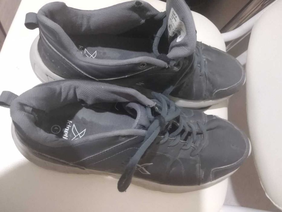 Мужские кроссовки 45 р( 30 см по стельке),б/у