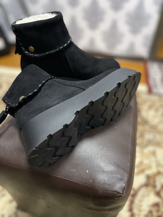 Oyoq kiyim ayyolar uch7n