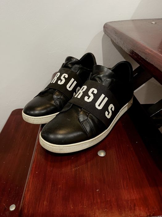 Versace versus кожени обувки