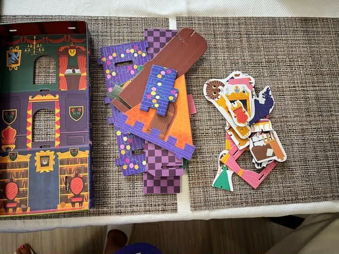 Книжка със сглобяем замък