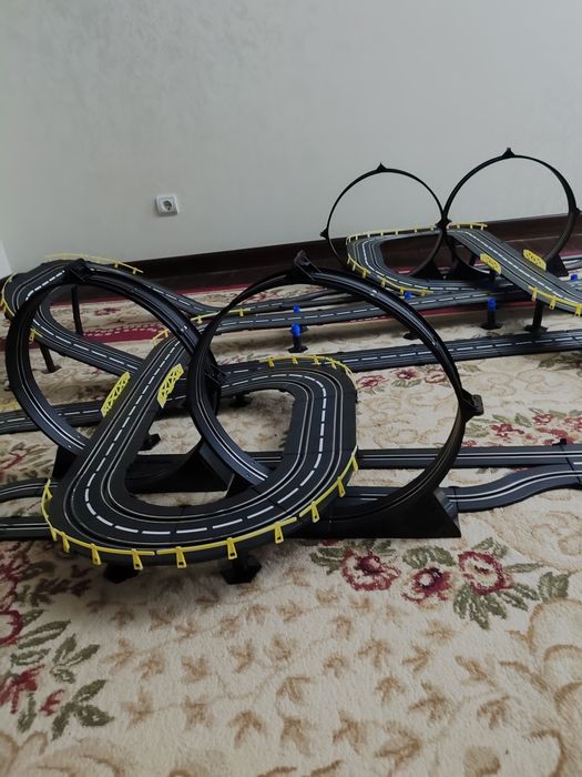 Гоночный трек с машинками