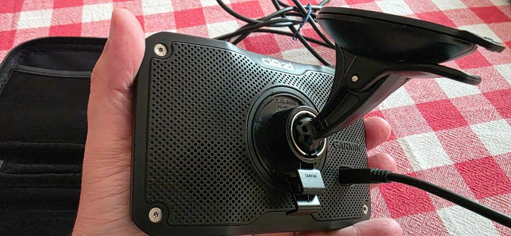 Навигация за камион Garmin Dezl 580 5 инча карти за цяла Европа и Турция пълен комплект