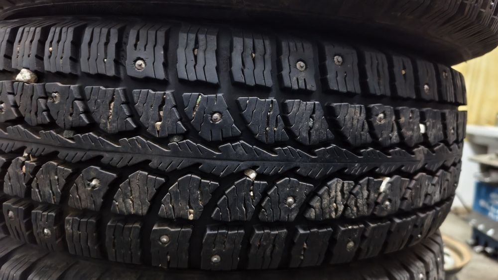 Продам зимние шины 175/70/R13