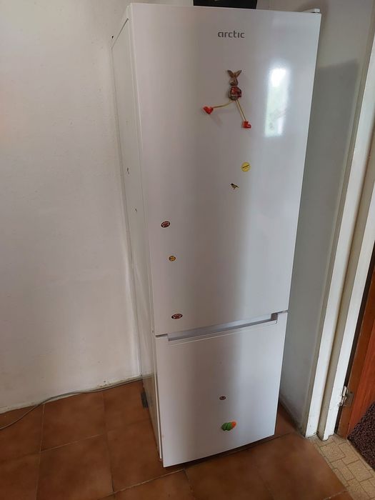 Vând frigider ARCTIC