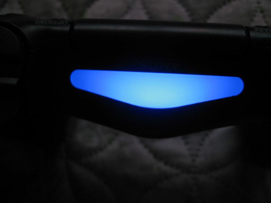 Продавам оригинален контролер за PS4