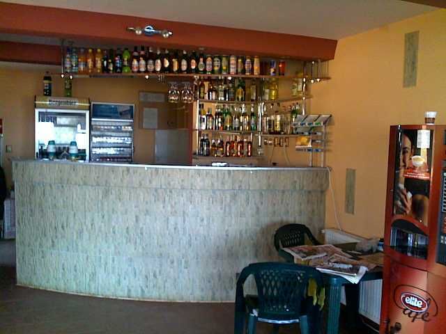 Proprietate mixtă -multifunctionala (casa + 2 spatii comerciale, teren 1780mp)