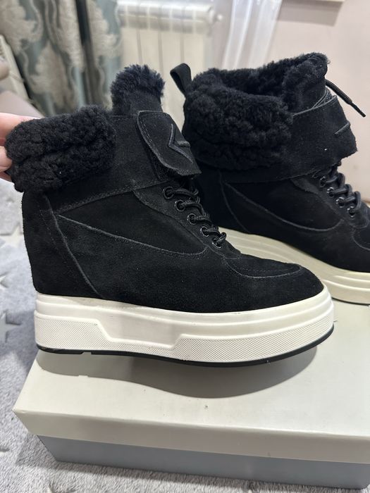 Зимние женские ботинки