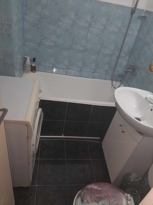 Închiriez garsonieră