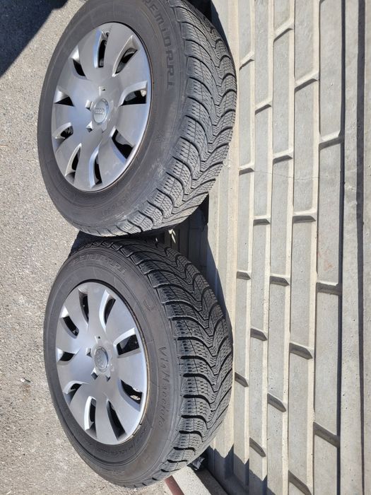 Vând Cauciucuri 215/65/16