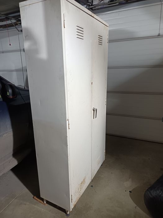 Метален гардероб !!!