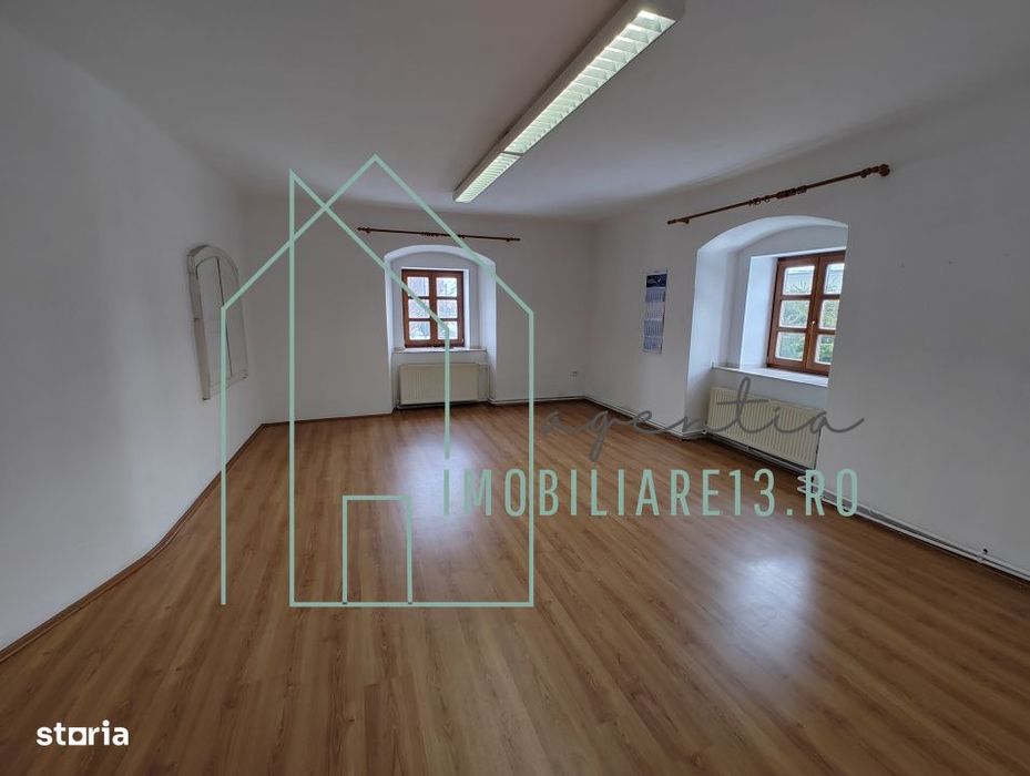 De inchiriat spatiu ultracentral langa piata primariei Sebes jud. Alba
