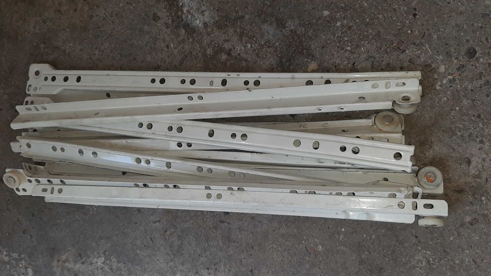 Крепления для мебельных полок