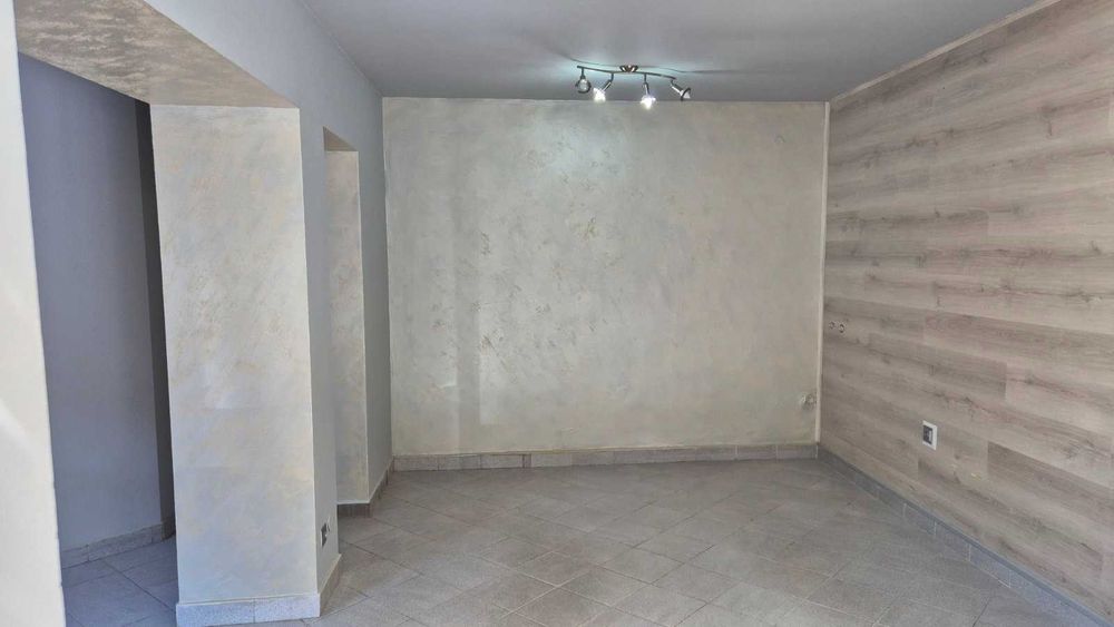 Дава се под наем Магазин в Перник, Център - 38 кв.м за 382.5 € - Снимка #3