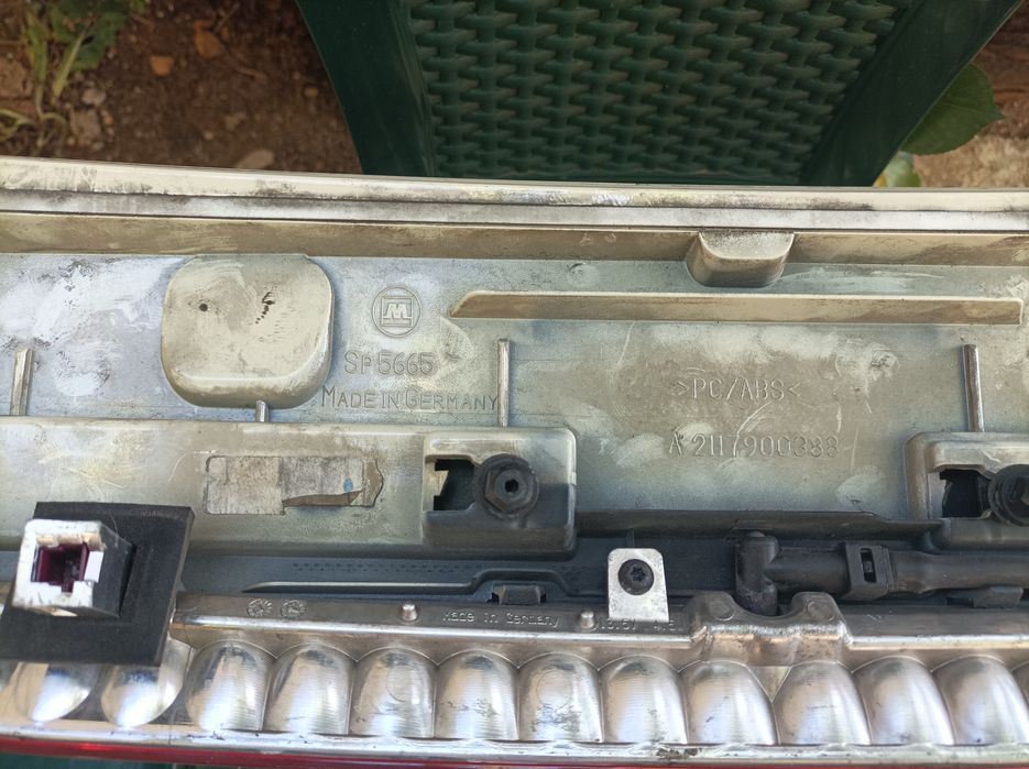 Трети стоп спойлер Мерцедес w211 Е класа mercedes e class face lift