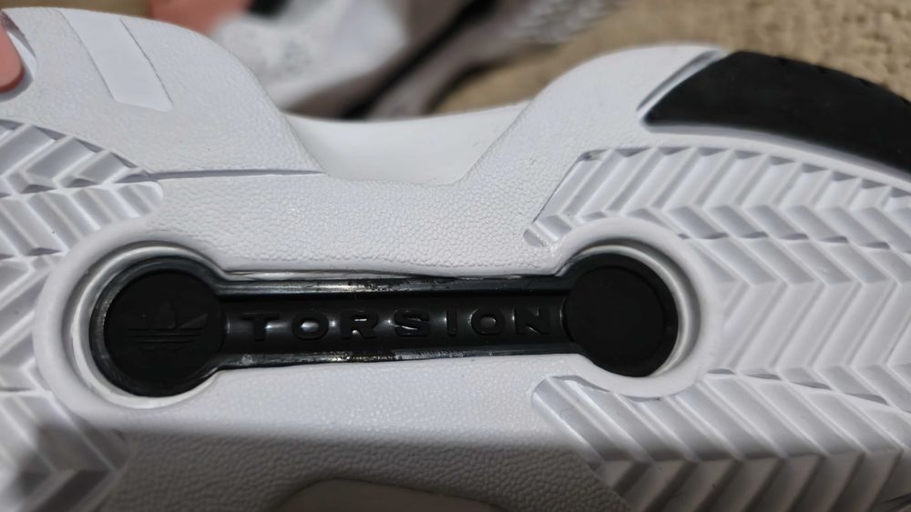 маратонки Adidas GLC W torsion - 39 номер стелка 25см.