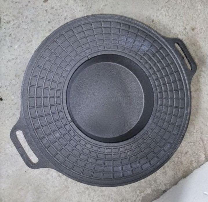 Disc din fontă cu zonă centrală tip „cratiță” – ideal pentru gătit afr