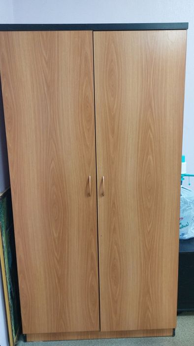 Продам большой закрыты шкафом