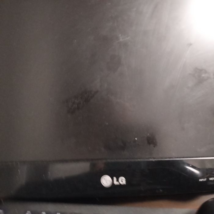 Vând TV, dagonala 32,poate fi folosit că monitor de calculator.preț:100 de lei negociabil,pt detalii sunați la numărul:0770232671