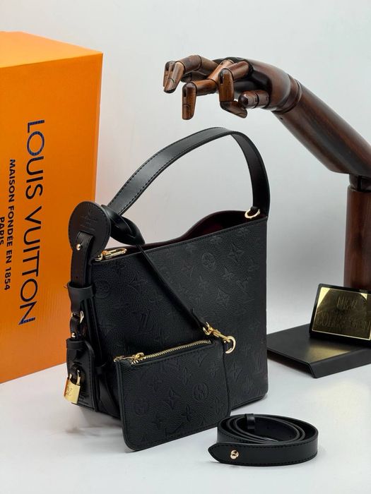 Geanta Louis Vuitton noua !!! Dimensiuni 28/18 !!!