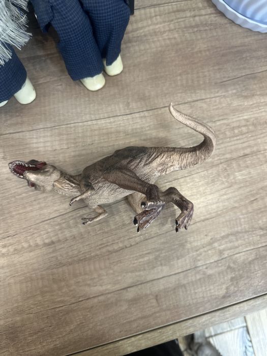 Игрушка динозавр