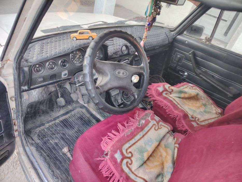 mashina sotiladi vaz 2106