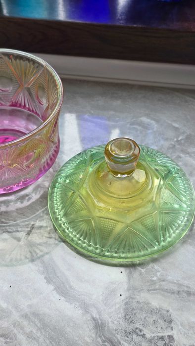 Стъклена васичка с капак