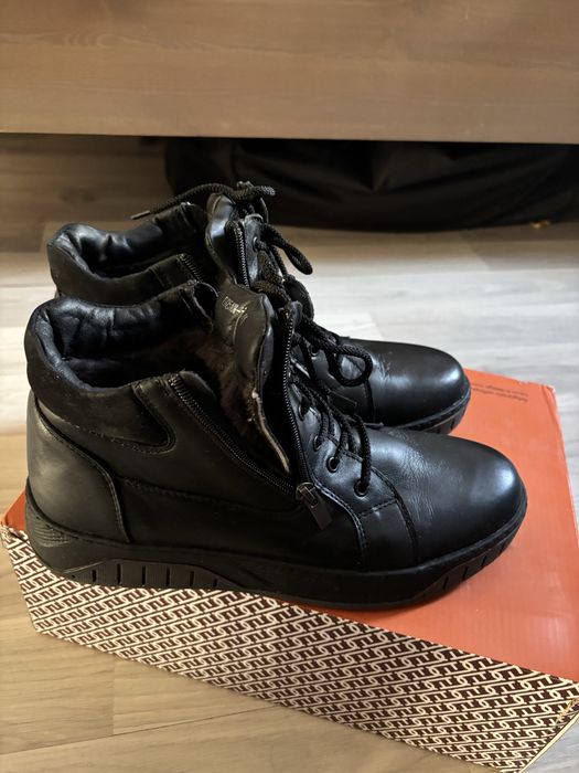 Продам новые зимние ботинки