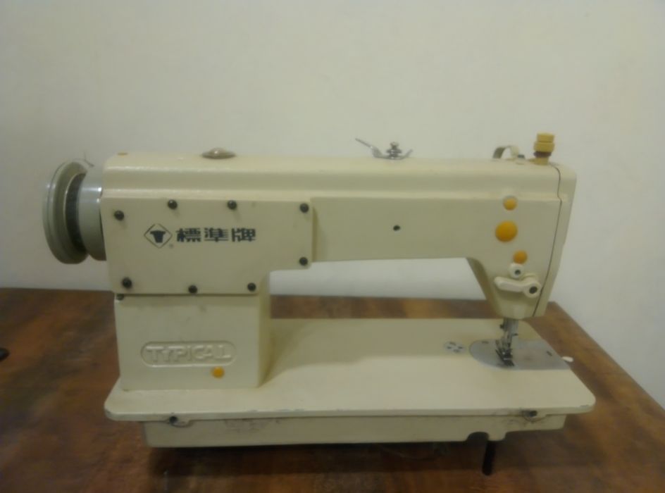 Продам швейную машинку