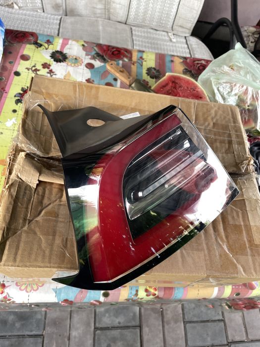 Задний левый плафон Тесла модель 3