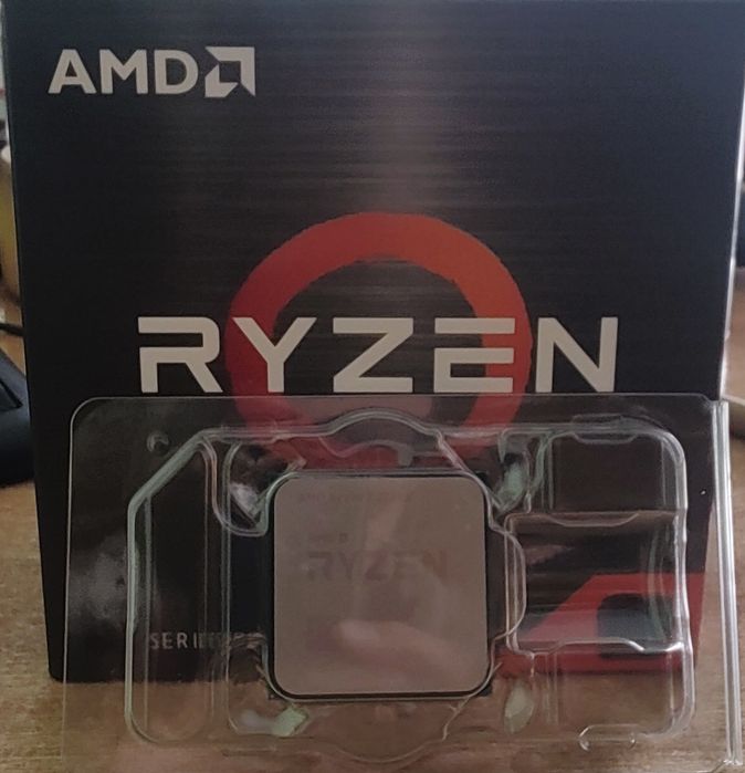 AMD Ryzen 7 3700X (8 ядра / 16 нишки) + стоков охладител