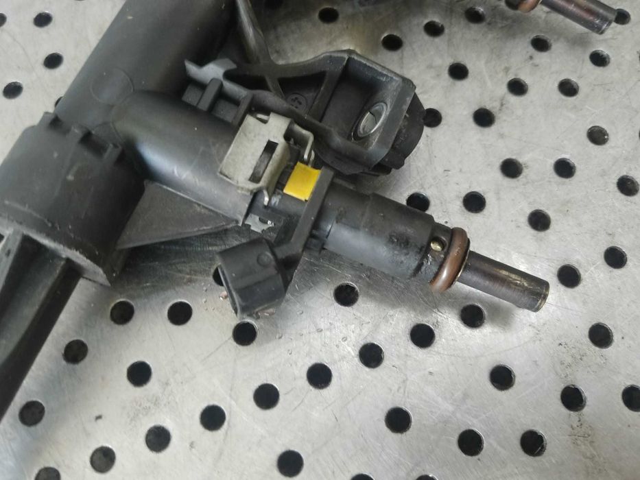 rampa cu injectoare 1.4 b  mini cooper r56   v757564680-02  v752817680-07