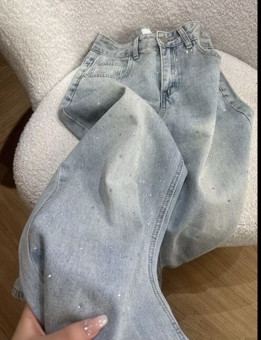 Продам джинсы со стразами