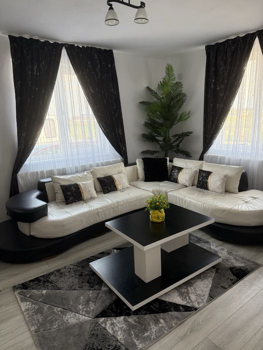 Canapea colțar modernă + măsuță de cafea – alb/negru – stare foarte bună