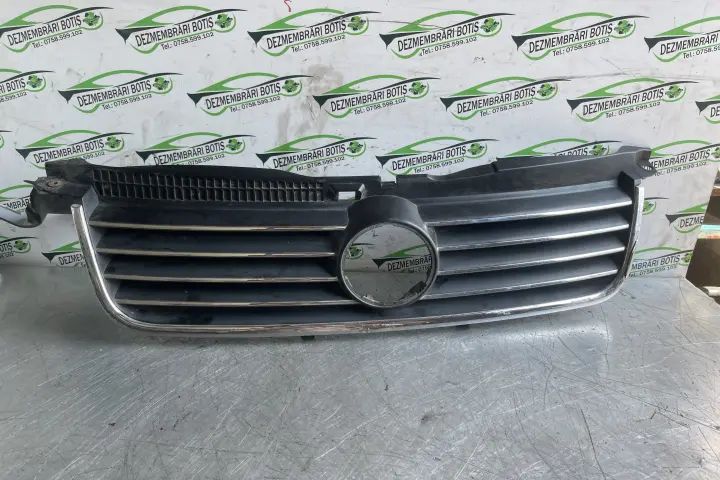 Grila bara fata centru Volkswagen VW Passat 2000 1.9 TDI MT (115 hp)