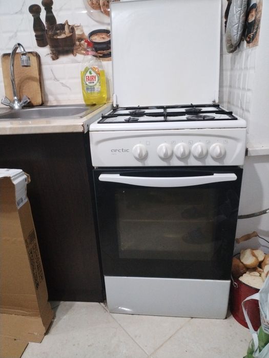 Vând aragaz in stare buna