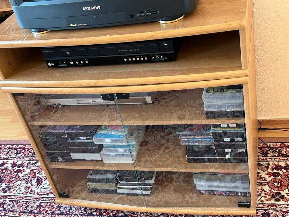 Подставка под телевизор + телевизор