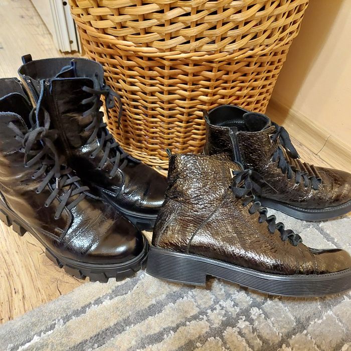 Боти от естествен лак