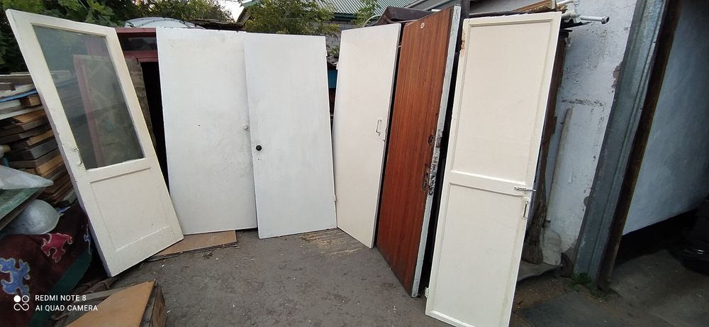 Продам двери оконные рамы