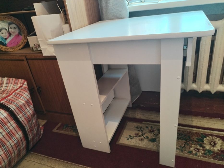 Продам новый стол книжка