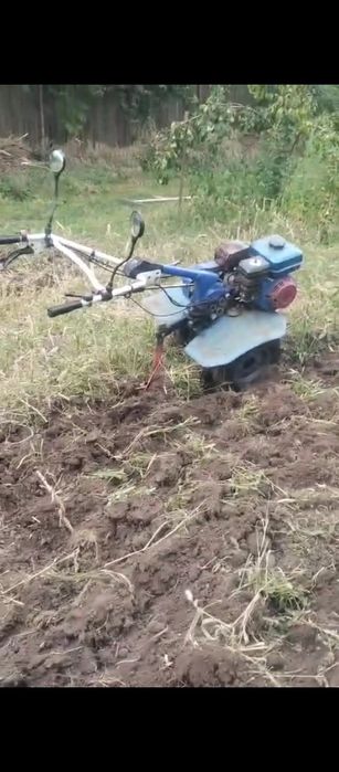 Vând motocultor sau schinb