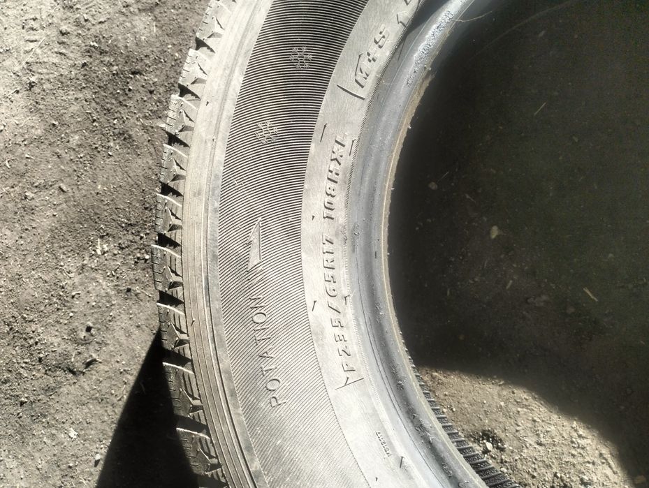 Продам зимние шины 17 235/65