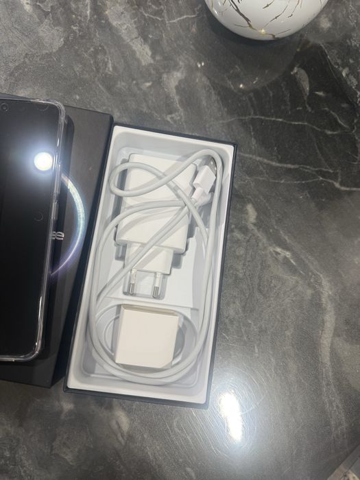 Продам телефон новый V50Lite