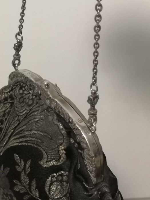 Poseta cu rama si lant din argint 925,
Lucrata fin, manual  pânză 
Mar