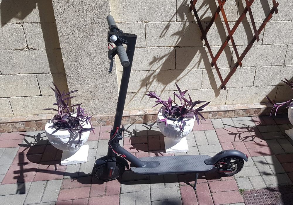 Trotinetă electrică Xiaomi M365 – stare bună, 1165 km, autonomie bună