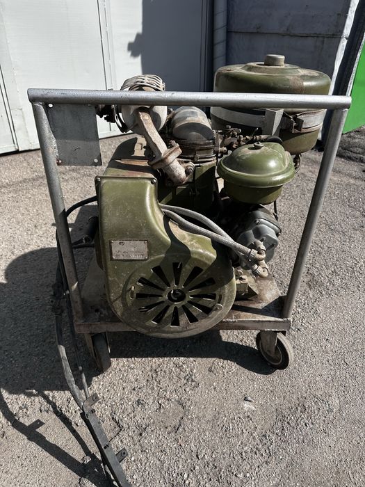 Бензиновый дровокол военный