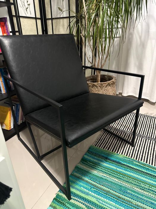 Fotoliu modern, structură metalică – stare excelentă