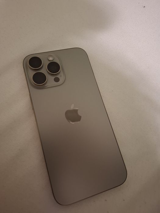Продавам iPhone 16 pro max