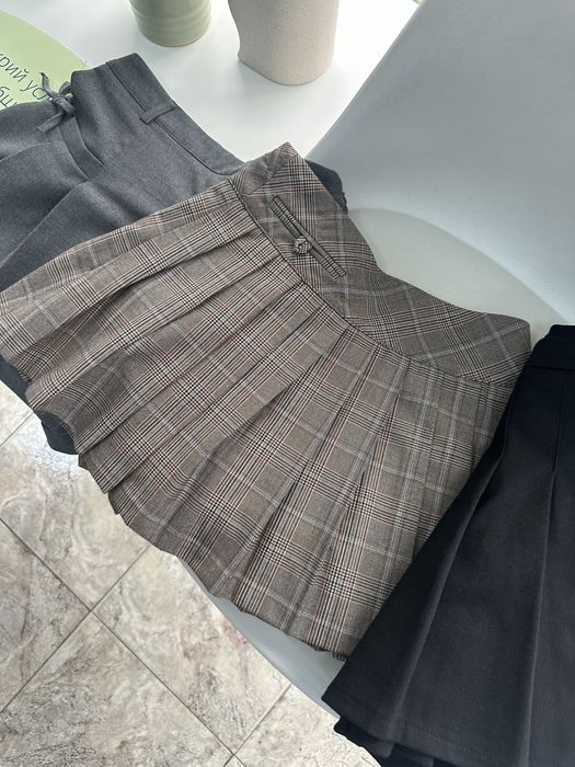 3 детски полички на Zara 134 sm