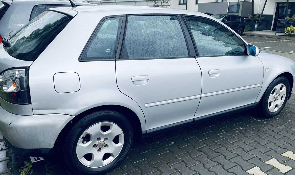 Audi A3 2001 1.6 101 CP 5 usi