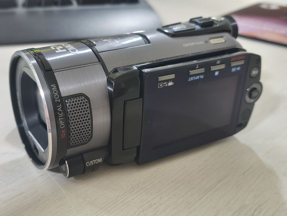 Видеокамера Canon Legria HF S100